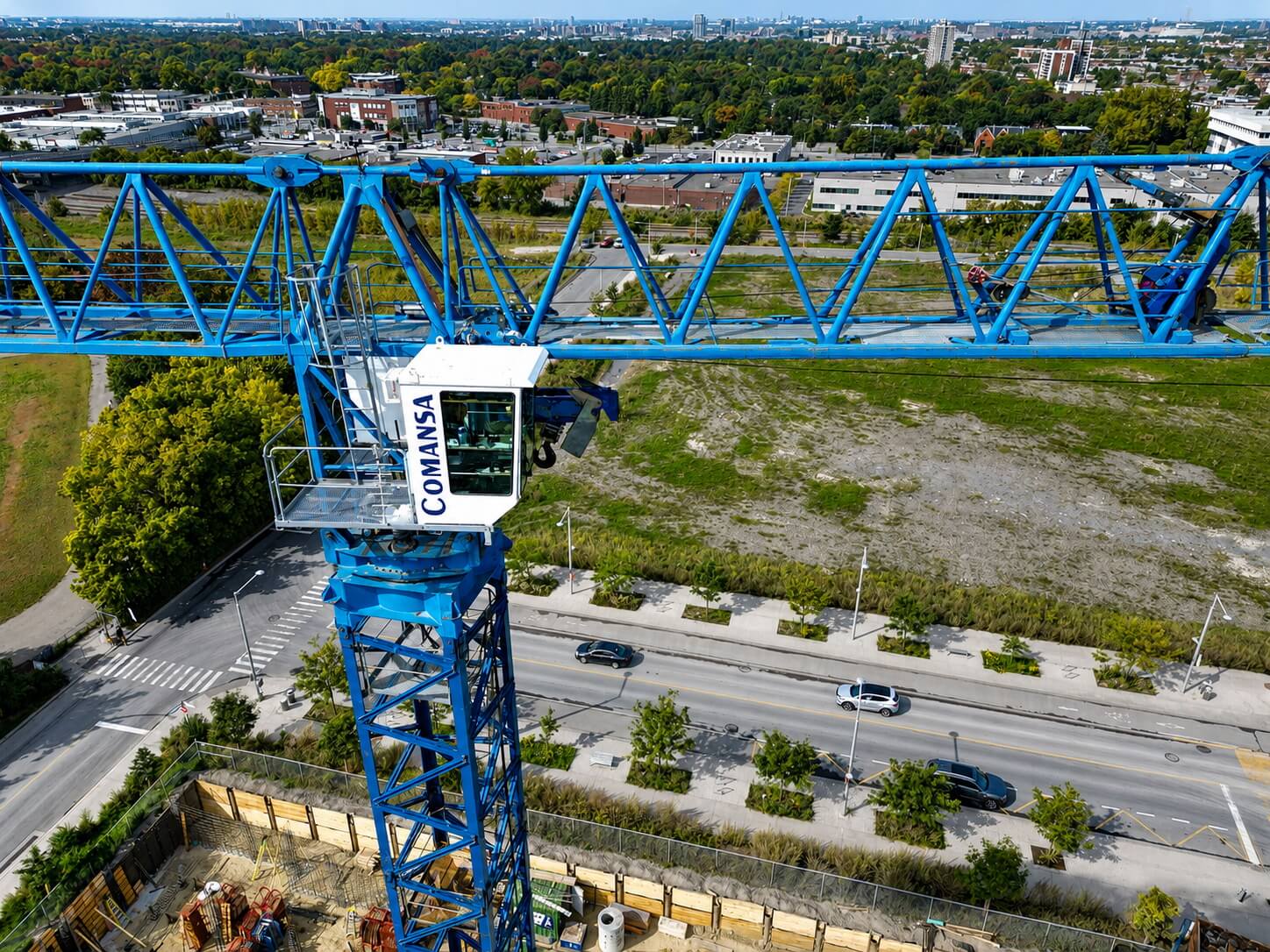 Grue à tour Location Comansa sur un chantier